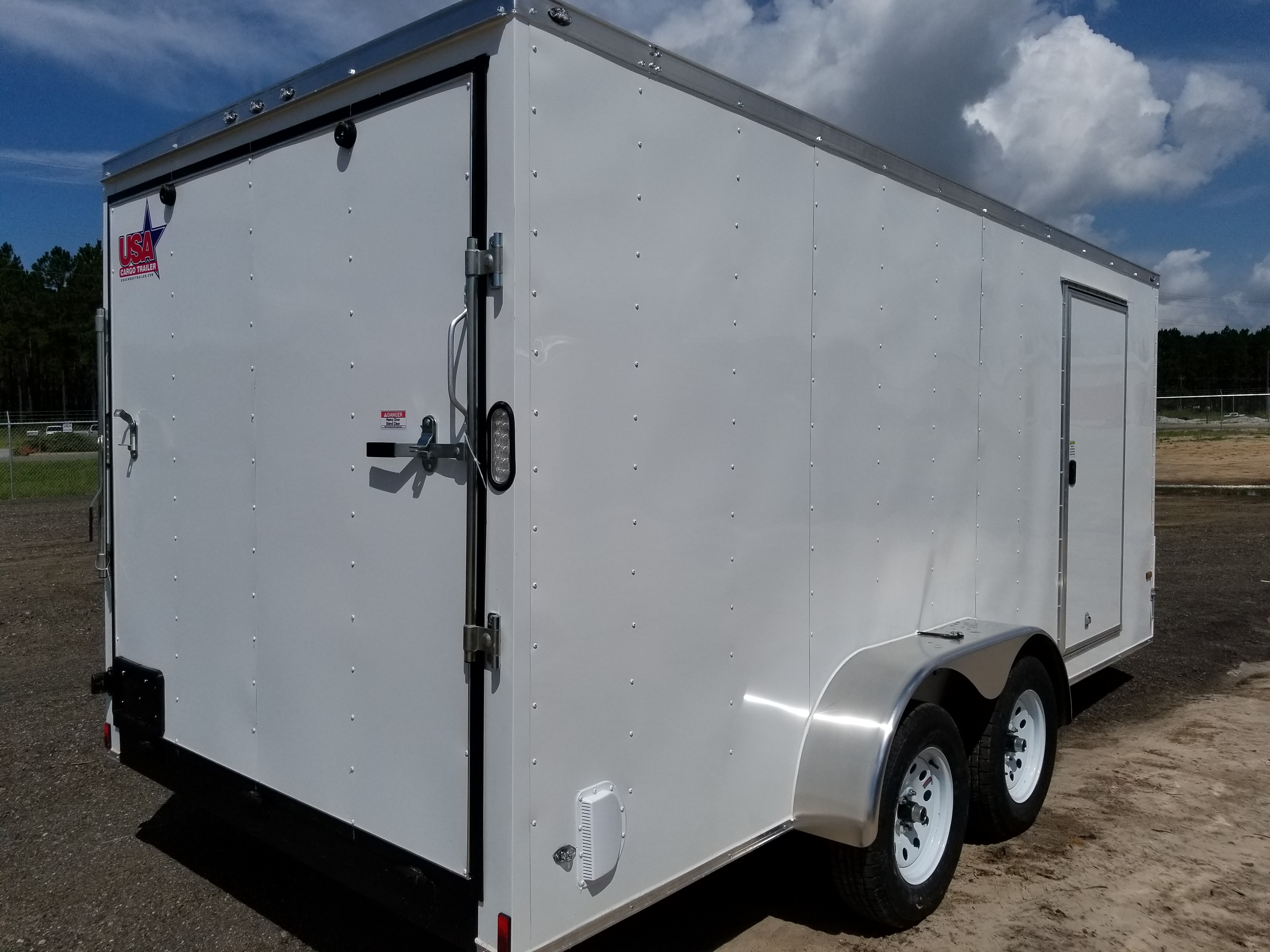 Cargo trailer. 7x14 enclosed Trailer. Прицеп USA. Enclosed Hardside Trailer. ТК карго прицепы.