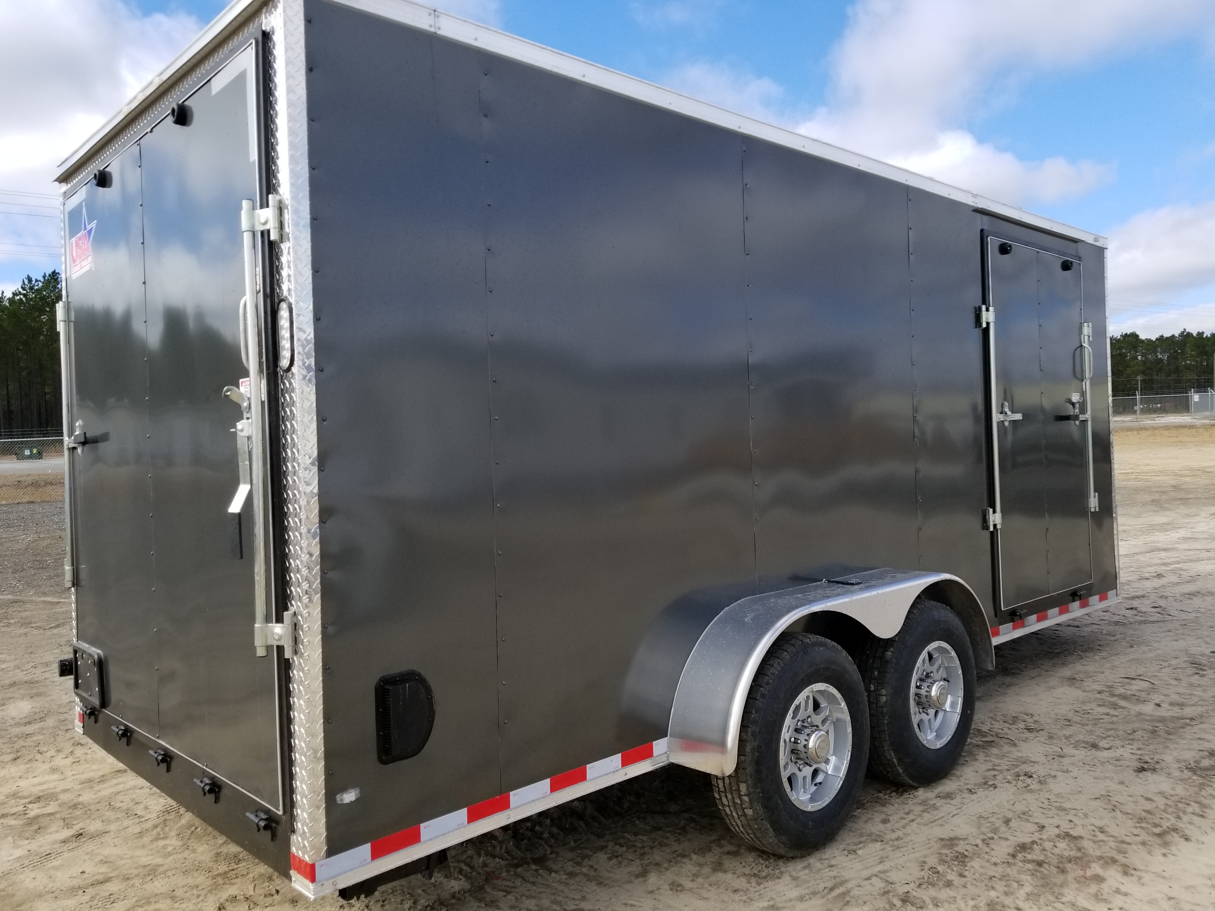 7x18 W/ ramp door in side